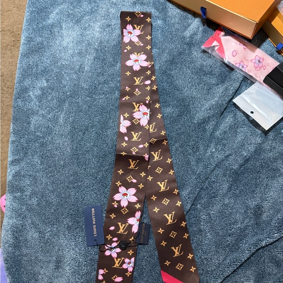 LV Cherry Blossom Pink and Brown Scarf Set - Picture 3 of 11